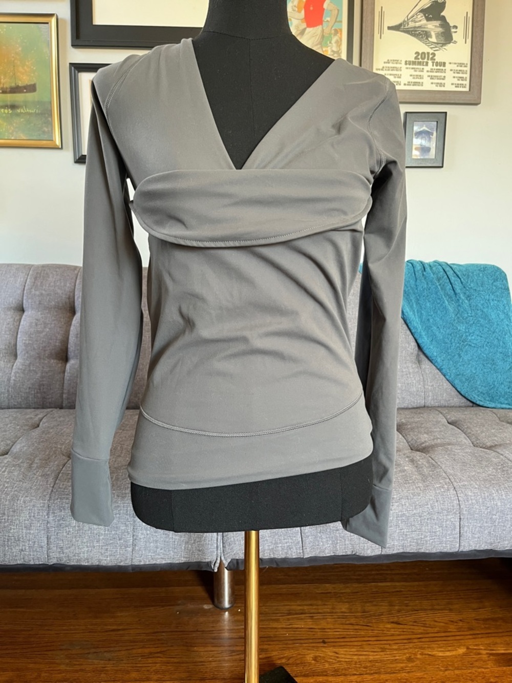Lalabu Women’s Gray Long-Sleeve Baby Wearing Long Sleeve top size Small